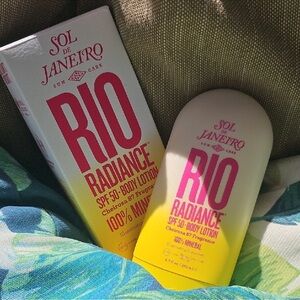 Sol de Janeiro 200ml lotion with sunscreen